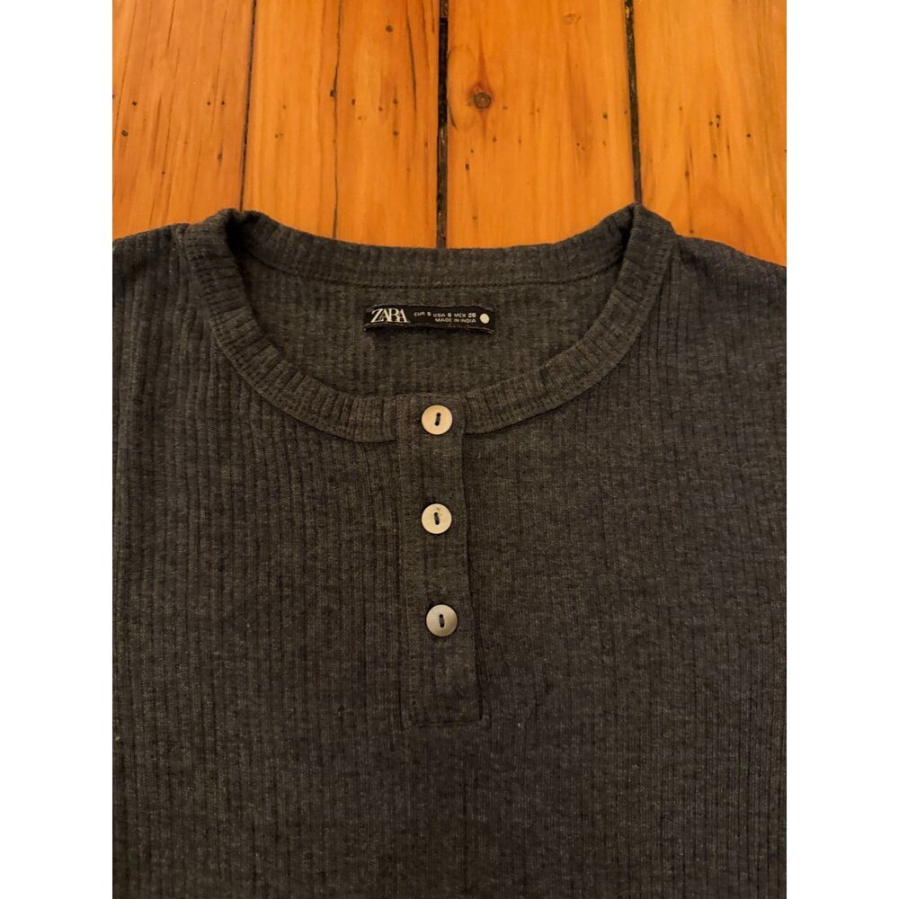 Zara women's gray ribbed longsleeve tee t-shirt buttons - Picture 2 of 4